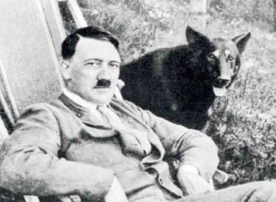 بالصور: أطرف غرائب الزعماء العالميين المضحكة والشاذة بينهم زعيم عربي صورة رقم 4 بالصور: أطرف غرائب الزعماء العالميين المضحكة والشاذة بينهم زعيم عربي صورة رقم 4