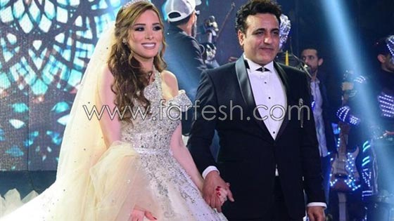 بالصور والفيديو: فساتين زفاف نجمات كلّفت الملايين!  أحدها مرصع بالماس الحقيقي! صورة رقم 1