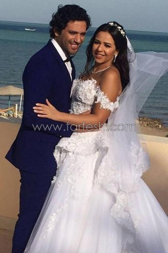 بالصور والفيديو: فساتين زفاف نجمات كلّفت الملايين!  أحدها مرصع بالماس الحقيقي! صورة رقم 5