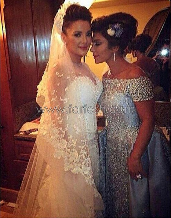 بالصور والفيديو: فساتين زفاف نجمات كلّفت الملايين!  أحدها مرصع بالماس الحقيقي! صورة رقم 7