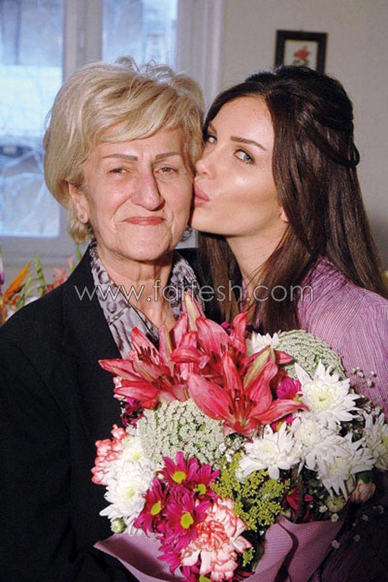 حصريا بمناسبة عيد الام: صور 50 فنانة عربية مع امهاتهن (ج. 2) صورة رقم 10