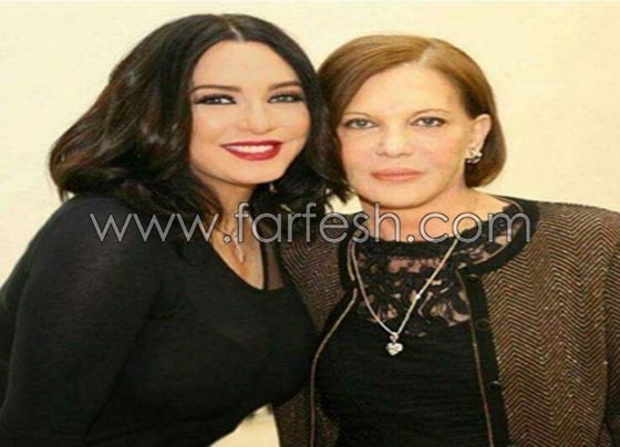 حصريا بمناسبة عيد الام: صور 50 فنانة عربية مع امهاتهن (ج. 2) صورة رقم 14