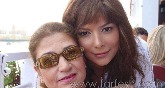 حصريا بمناسبة عيد الام: صور 50 فنانة عربية مع امهاتهن (ج. 2) صورة رقم 9