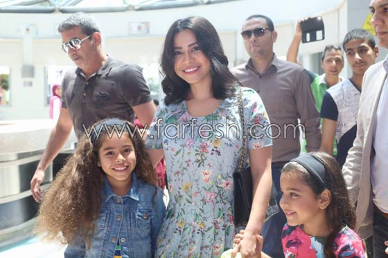 فيديو شيرين عبد الوهاب تغني (مشاعر) وابنتها ترافقها عزفا على البيانو صورة رقم 2