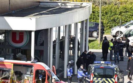 وفاة شرطي فرنسي متأثرا بجراحه خلال الهجوم الارهابي بجنوب البلاد صورة رقم 4 وفاة شرطي فرنسي متأثرا بجراحه خلال الهجوم الارهابي بجنوب البلاد صورة رقم 4