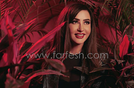 الفنانة لطيفة في اطلالة جديدة: هل أصبحت تشبه ليلى علوي؟  صورة رقم 1