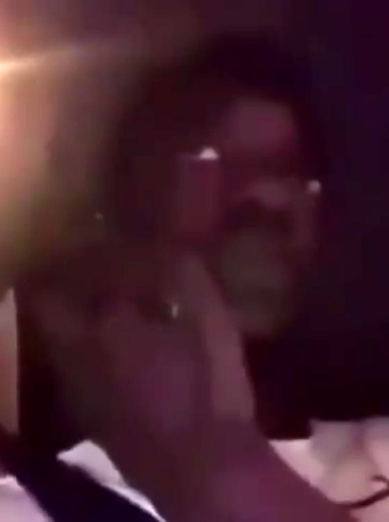 فيديو طريف: أم سعودية تضرب ابنها لأنه غازل فتاة على الهاتف صورة رقم 1 فيديو طريف: أم سعودية تضرب ابنها لأنه غازل فتاة على الهاتف صورة رقم 1