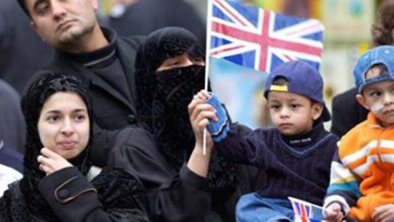 صور: كيف مر يوم (عقاب المسلمين) والدعوة لكراهيتهم في بريطانيا؟ صورة رقم 7