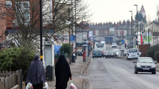 صور: كيف مر يوم (عقاب المسلمين) والدعوة لكراهيتهم في بريطانيا؟ صورة رقم 9