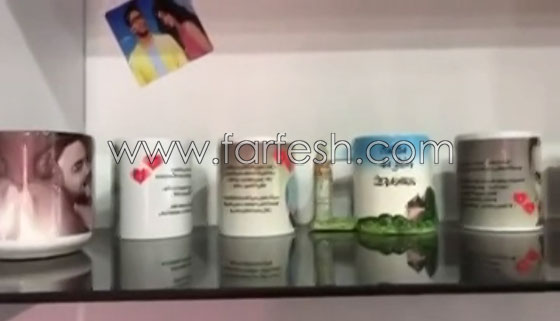 بالفيديو: معجبة أردنية تحوّل بيتها الى معرض صور للفنان تامر حسني صورة رقم 2