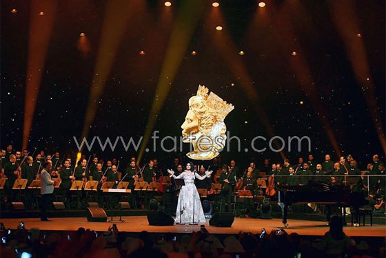 فيديو: طفلة ترتعب من الفنانة أحلام في الكواليس.. ردّ فعلها مضحك صورة رقم 9