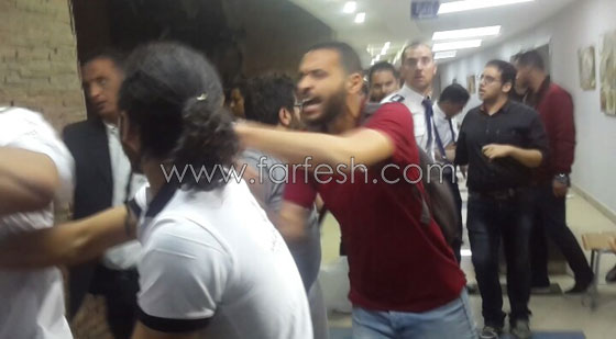 بالصور: ما حقيقة الاشتباكات بين الصحفيين والأمن في حفل تامر حسني؟ صورة رقم 2
