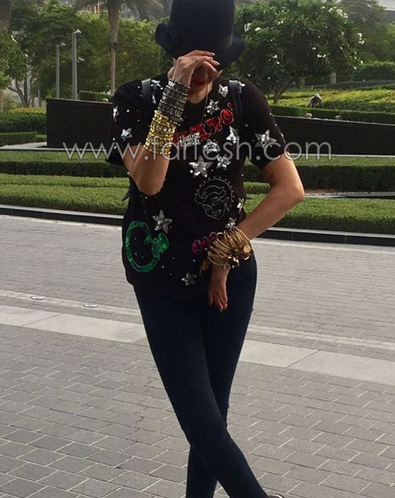 صور غادة عبد الرازق في اطلالات غريبة آخرها شبه مايكل جاكسون!  صورة رقم 1