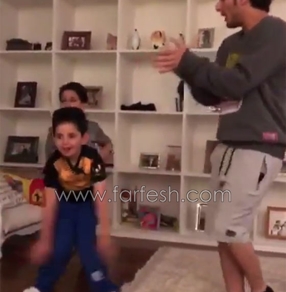  فيديو وصور ابني اصالة التوأم في وصلة رقص حماسية ووالدتهما تشجعهما.. صورة رقم 1