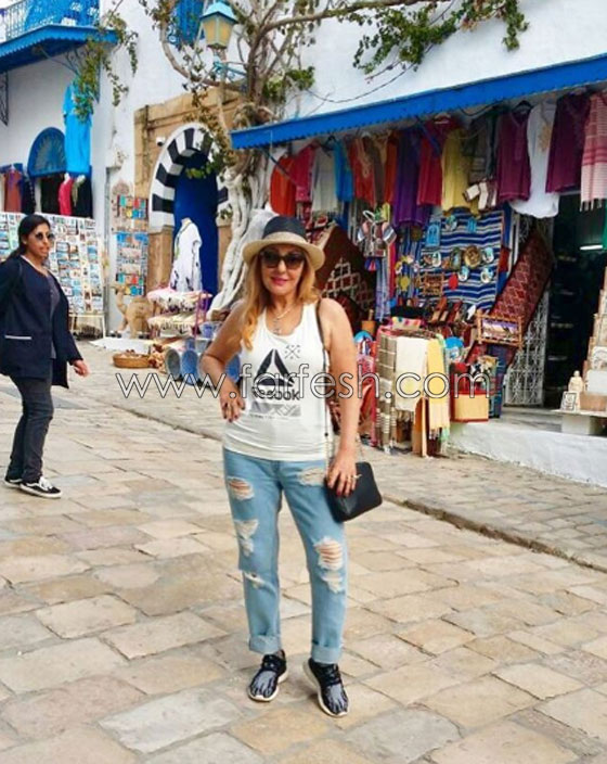 بعد لبلبة: صور نادية الجندي ببنطلون جينز ممزق تثير زوبعة من الانتقادات صورة رقم 2