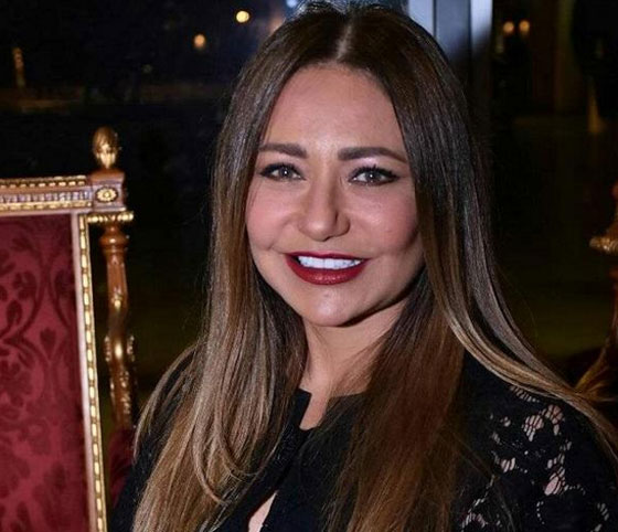 صور نجمات عالميات وعربيات تجاوزن الـ 50 عاما ولا يزلن جميلات ورشيقات صورة رقم 6