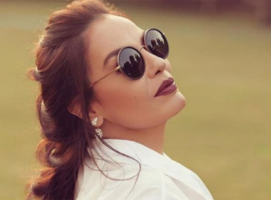 صور نجمات عالميات وعربيات تجاوزن الـ 50 عاما ولا يزلن جميلات ورشيقات صورة رقم 2
