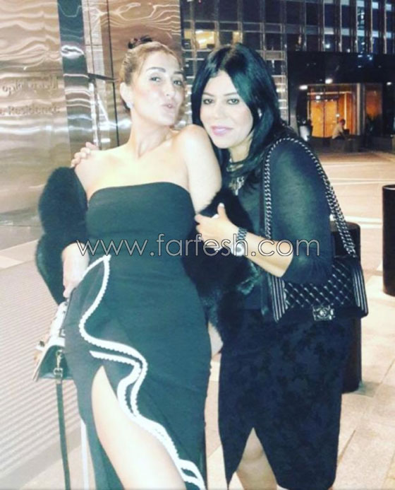 بالصور.. فنانات بإطلالات غريبة تصدم الجمهور صورة رقم 2