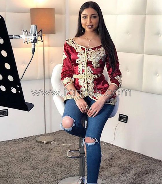 فيديو دنيا بطمة تحتفل مع شقيقاتها بعيد ميلاد والدتها وابنتها غزل معهن صورة رقم 5