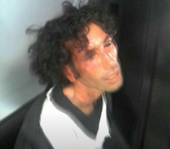  فيديو مختل عقليا يحاول قتل خطيب اشهر مسجد في الرباط وذبحه بسكين صورة رقم 1