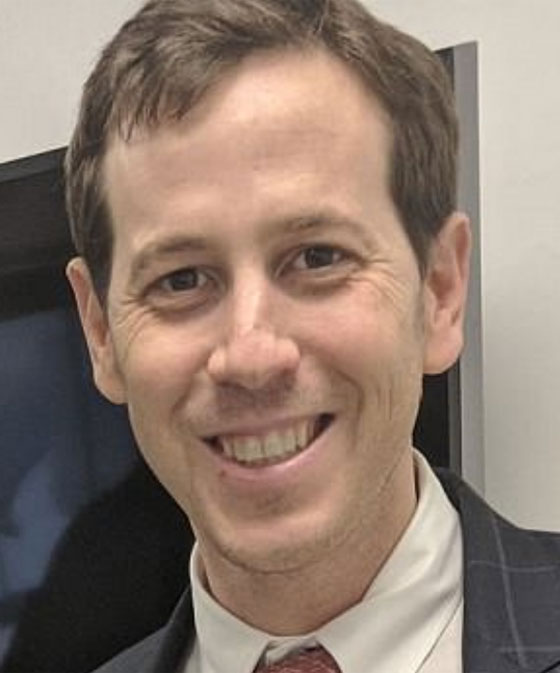 سائق سيارة أوبر يطرد دبلوماسي إسرائيلي ويشتمه ويلعنه لأنه تحدث بالعبرية صورة رقم 1