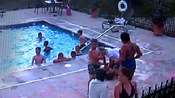 بالفيديو..مراهقة (13 عاما) تنقذ صبيا من الغرق في حوض السباحة صورة رقم 2