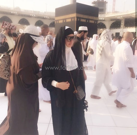 صور وفيديو لمشاهير الفنانين والاعلاميين يؤدون عمرة شهر رمضان صورة رقم 15