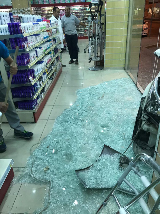 غرائب اول يوم قيادة للسعوديات: سيدة صدمت 6 سيارات وأخرى دخلت في صيدليه! صورة رقم 5
