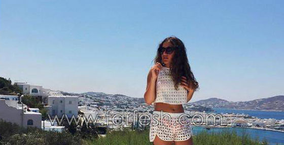  كنزى عمرو دياب في صورة جريئة بالمايوه مع شاب غريب! صورة رقم 2