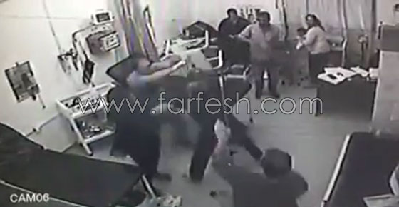 فيديو صادم: اعتداء وحشي بالأيدي والكراسي على طبيب لبناني! صورة رقم 7