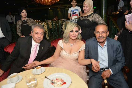  صور زفاف توفيق عكاشة وحياة الدرديري على مركب في النيل صورة رقم 1
