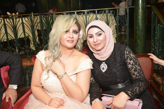  صور زفاف توفيق عكاشة وحياة الدرديري على مركب في النيل صورة رقم 5