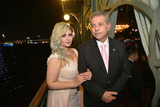  صور زفاف توفيق عكاشة وحياة الدرديري على مركب في النيل صورة رقم 6
