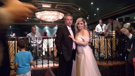  صور زفاف توفيق عكاشة وحياة الدرديري على مركب في النيل صورة رقم 17