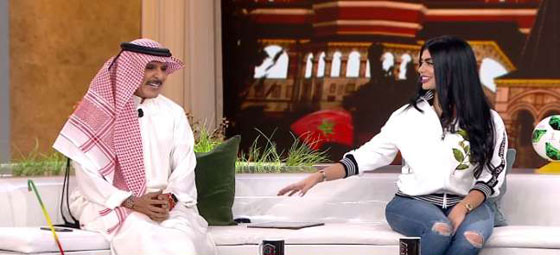 مذيعة إماراتية تحرج عبد الله بالخير وتطلب الزواج منه على الهواء!  صورة رقم 1
