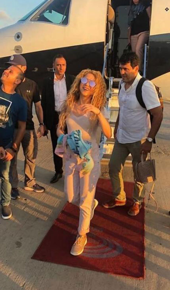 فيديو وصور شاكيرا تحيي لبنان مع ابنها بالعربية وتغني بأجواء (سحرية) صورة رقم 6