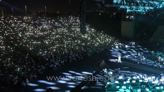 فيديو وصور جوليا بطرس تتالق في حفل صور.. أخرت الحفل بسبب اذان العشاء وبكت على المسرح صورة رقم 9