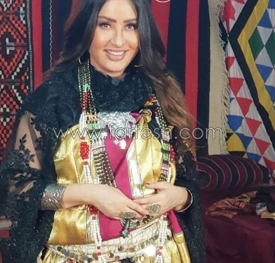صور نجمات باطلالات سيئة جدا: أزياء غريبة مزعجة للنظر! صورة رقم 8