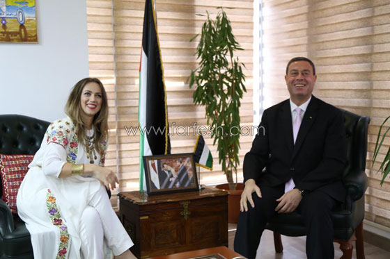  الفنانة الفلسطينية دلال أبو آمنة وفرقة (يا ستي) في مهرجان موسيقي في مصر صورة رقم 3