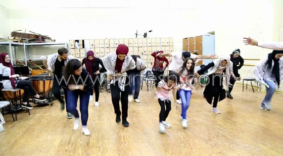 الفنانة الفلسطينية دلال أبو آمنة تبدع بمهرجان مصر والاحتلال يزعم أنها إسرائيلية! صورة رقم 13