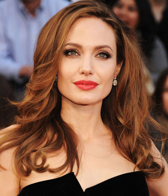 آخرهم إليسا.. 9 مشاهير حاربوا وانتصروا على مرض السرطان صورة رقم 9