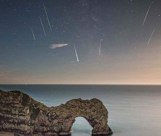 بالفيديو والصور.. لقطات مدهشة لزخة الشهب السماوية صورة رقم 8 بالفيديو والصور.. لقطات مدهشة لزخة الشهب السماوية صورة رقم 8