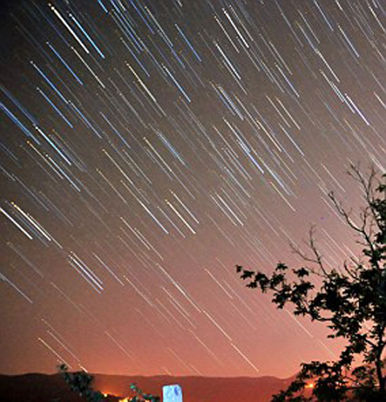 بالفيديو والصور.. لقطات مدهشة لزخة الشهب السماوية صورة رقم 11 بالفيديو والصور.. لقطات مدهشة لزخة الشهب السماوية صورة رقم 11