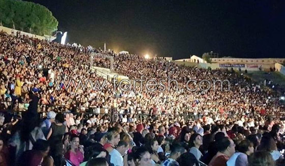  اليسا في تونس: حفل ناجح والفستان يكشف عيوب جسمها وترهله صورة رقم 7