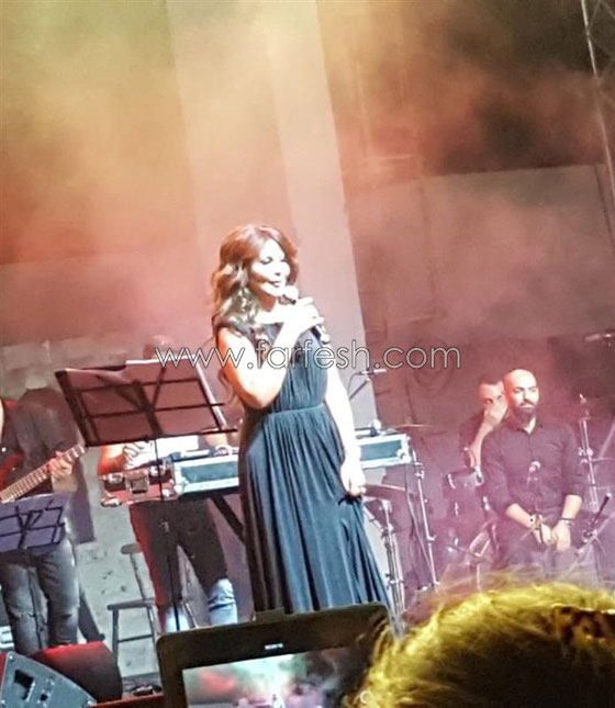  اليسا في تونس: حفل ناجح والفستان يكشف عيوب جسمها وترهله صورة رقم 4