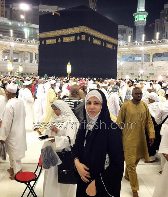 بالصور: نجوم الفن يؤدون فريضة الحج.. صورة رقم 15