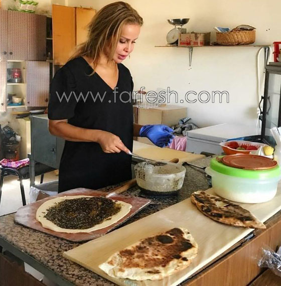 صور عفوية للنجمات أثناء إعدادهن للطعام داخل المطبخ صورة رقم 6