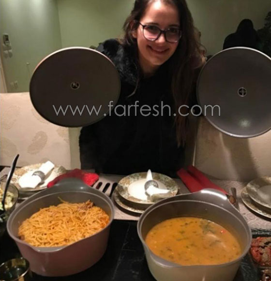صور عفوية للنجمات أثناء إعدادهن للطعام داخل المطبخ صورة رقم 12