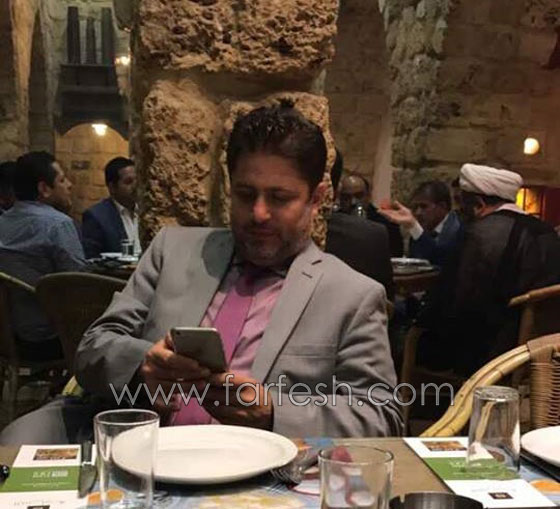 بعد خلافتهما العلنية.. شقيق معين شريف يصالحه على خشبة المسرح صورة رقم 9