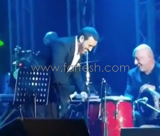فيديو كاظم الساهر يفاجئ جمهوره ويعزف على الطبلة بمهارة واحتراف عالي صورة رقم 1